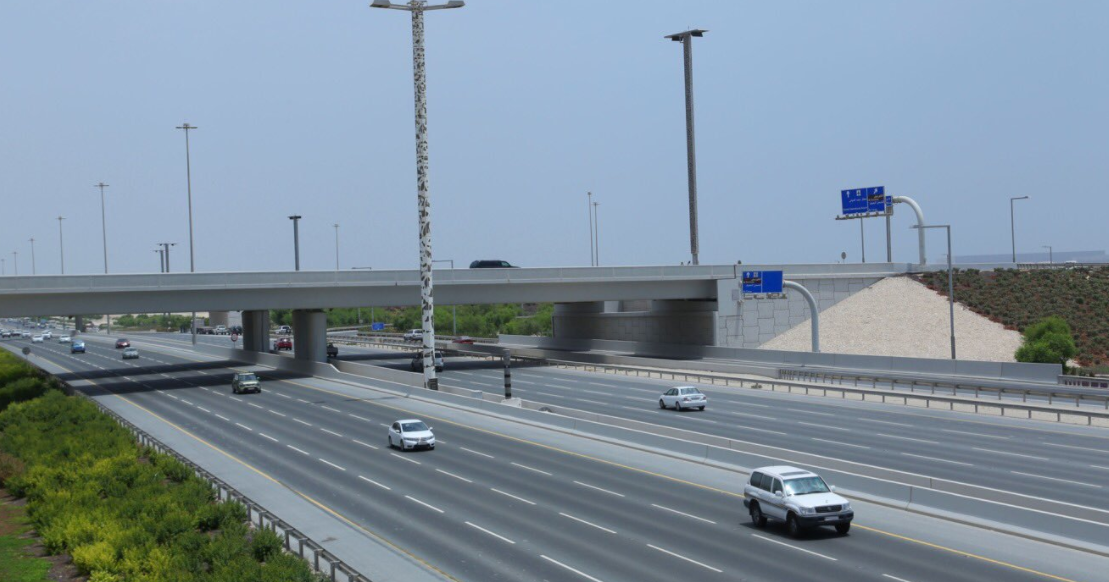 nadimenzované MÚK, 240 MÚK na 980 km nových širokých hlavních silnicích; pod zemí 300 km metra, z čeho 200 km je v realizaci