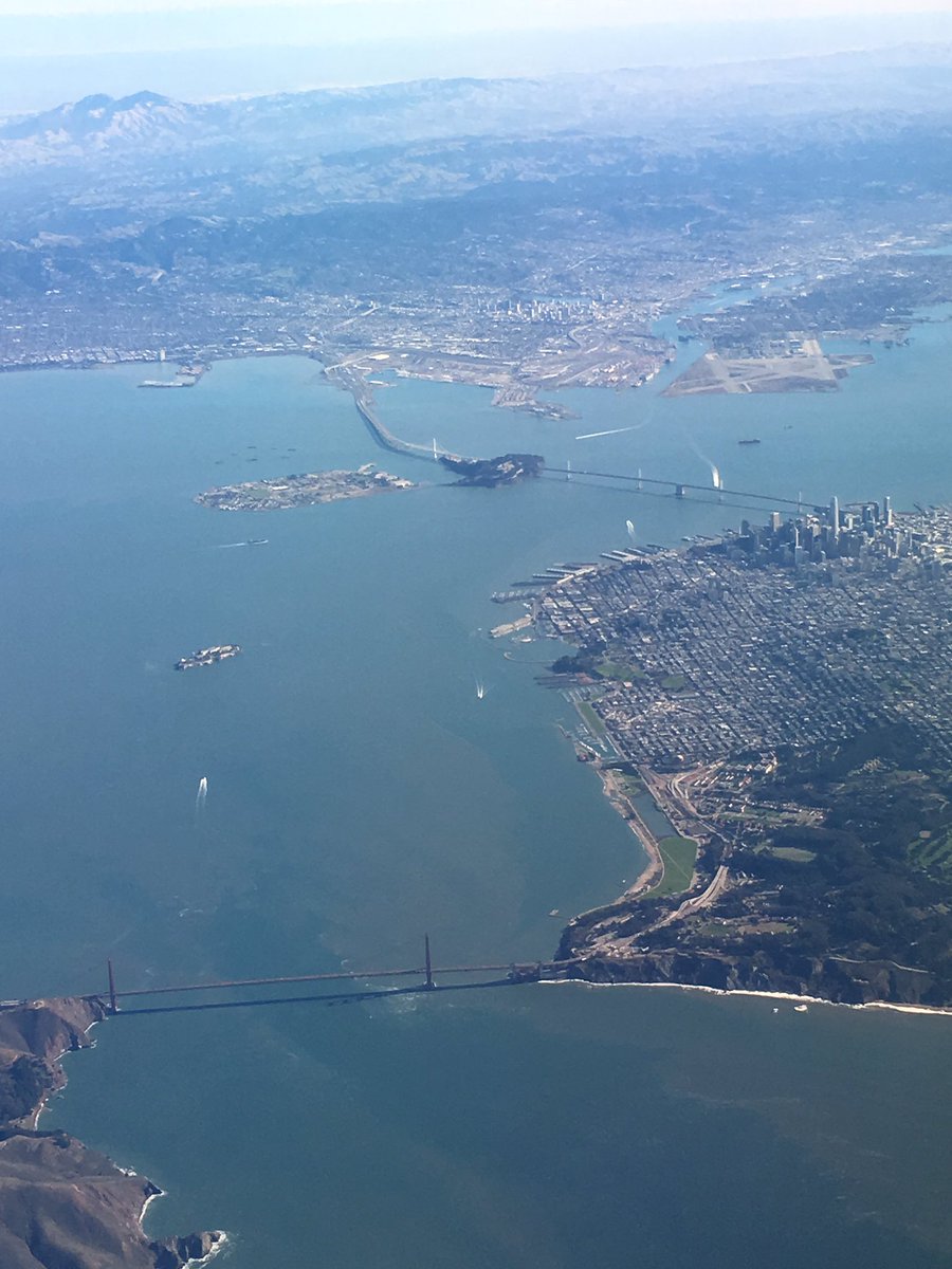 na spodní straně: Golden Gate Bridge, který se dostal do provozu o půl roku později