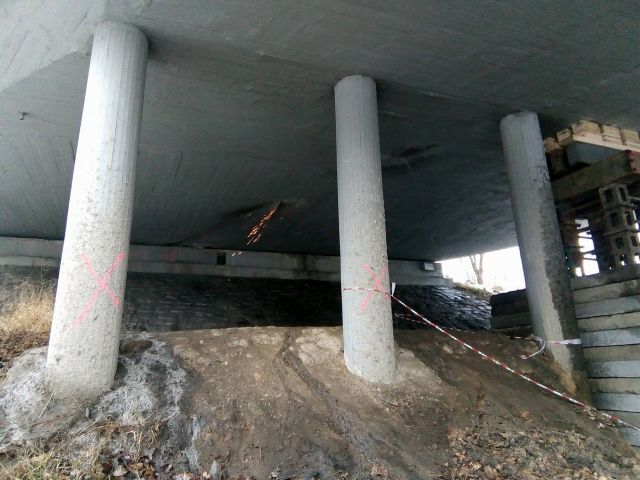 odřezávání části mostovky na múk libhošť