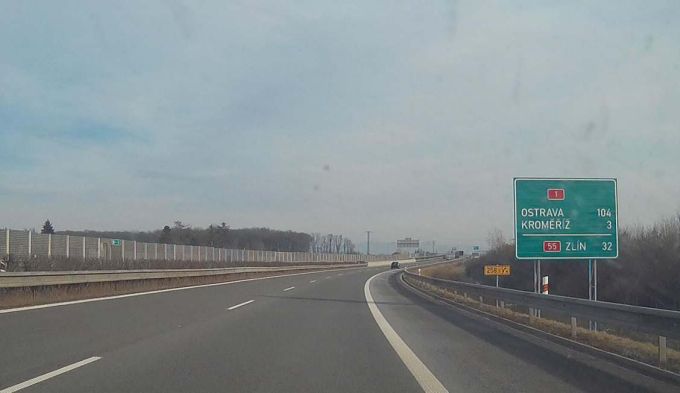 D1 KM západ.JPG