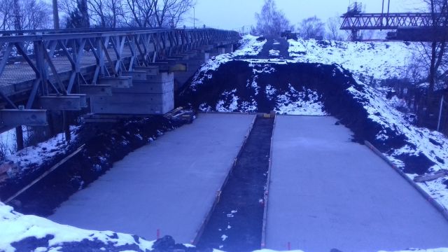 Betonov plocha pod náspem.jpg