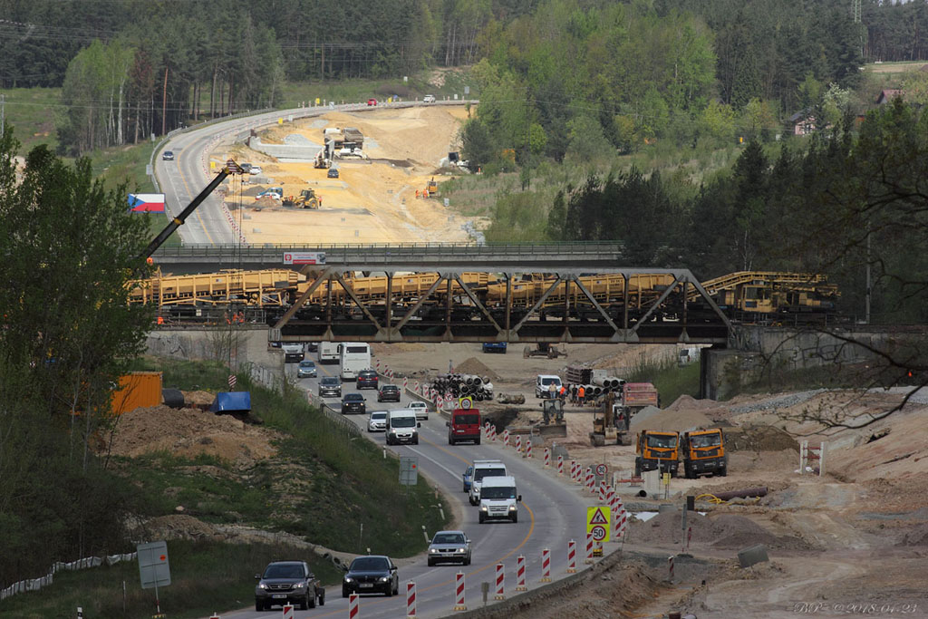 Fotka je pořízena z mostu od obce Vitín nad silnicí.