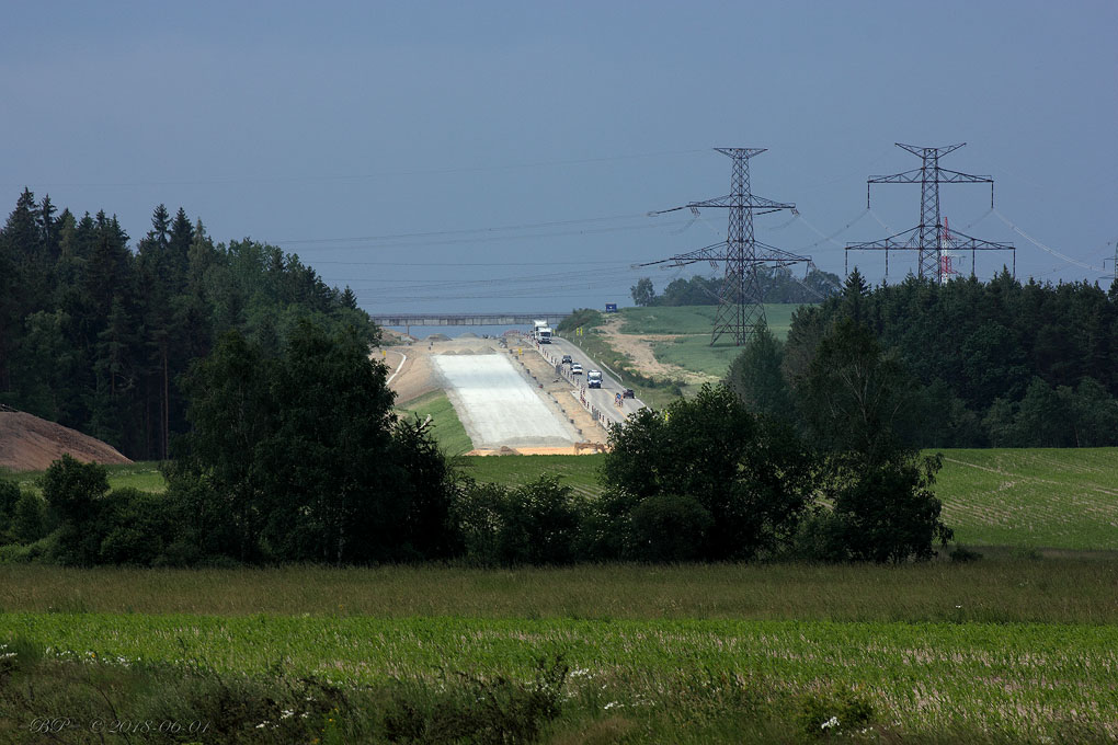 pohled z mostu u Vitína teleobjektivem