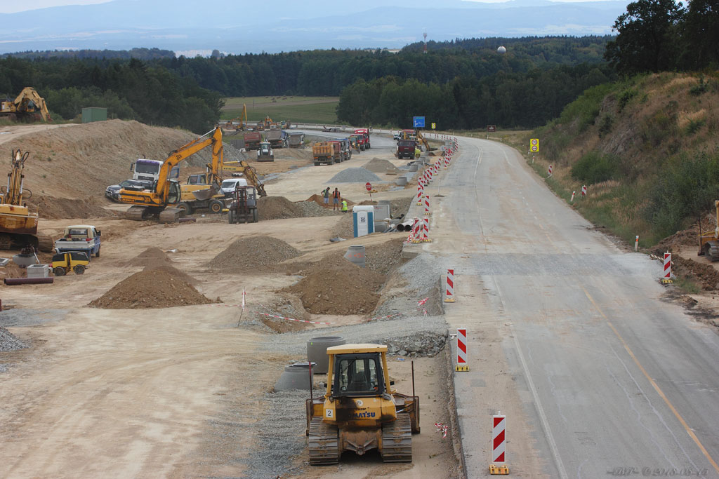 budoucí odpočívka Chotýčany - pohled směr Budějce - fotka je z mostu, který bude přeložen