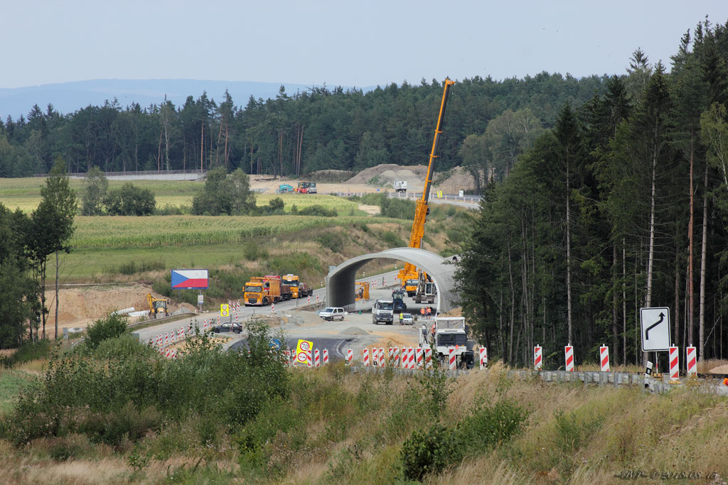stavba D3 - pohled směr Ševětín - fotka je z pole u Chotýčan