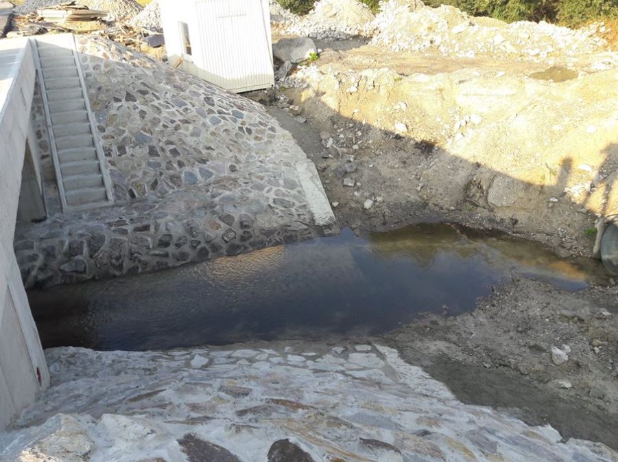 rekonstrukce mostu v km 11,253: pohled na zpevnění dna lomovým kamenem