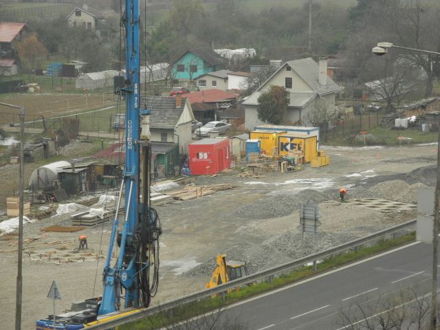 02 Odšalování patek pilířů.JPG