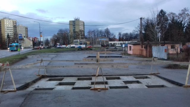 Šablony pilířů za tratí do Prosenic směr ulice Polní.