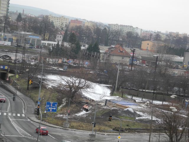 003 Plac u trati se šablonami.JPG