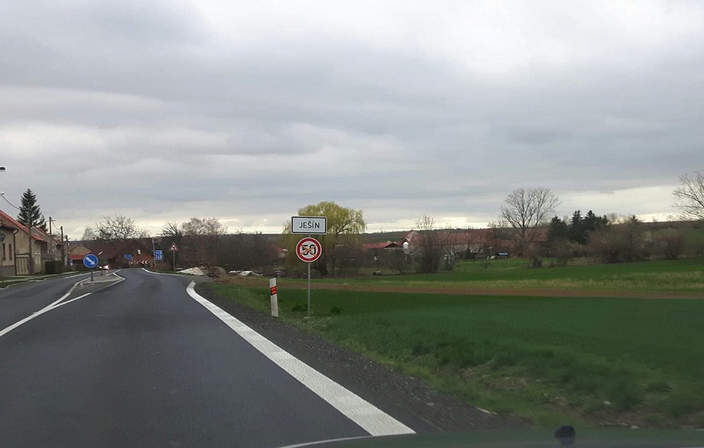 Jesin_znacka_50.jpg