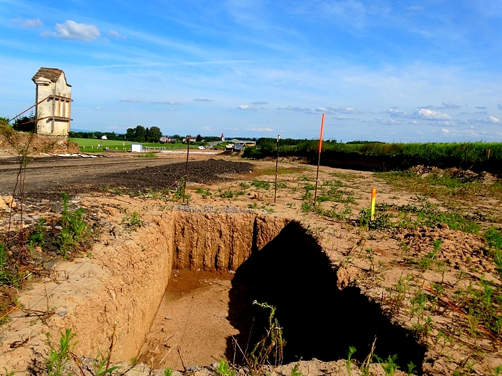 že by výkop pro nové umístění kapličky?