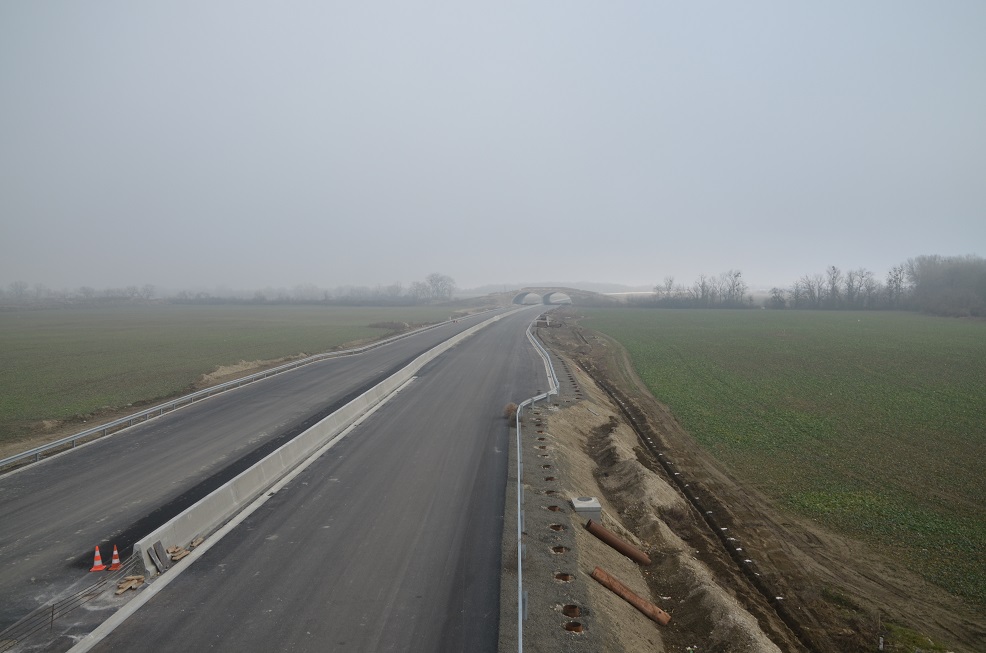 za MÚK D4xR7 směr Holice