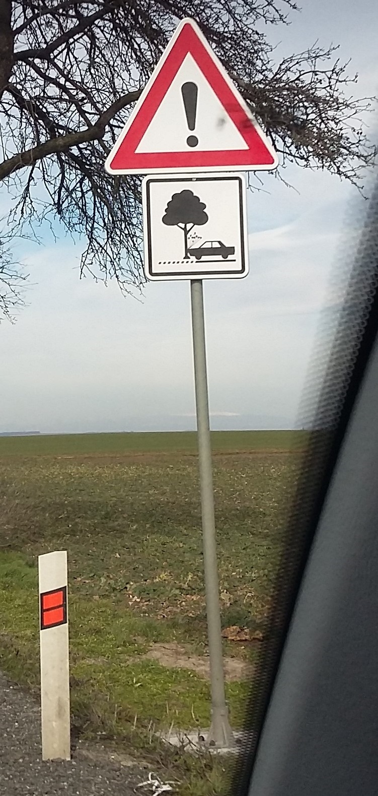 Zvláštní dopravní značka.jpg