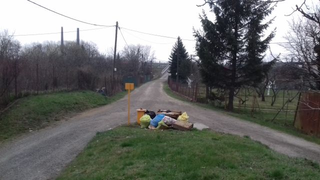 Pohled z náspu bývalého nadjezdu k ulici Dluhonské, kde byly nadjezdy rekonstruovány nedávno.