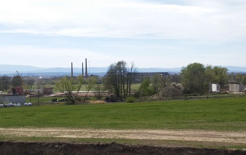 Vlevo most pres Rudolfovsky potom, vpravo pres mistni cestu