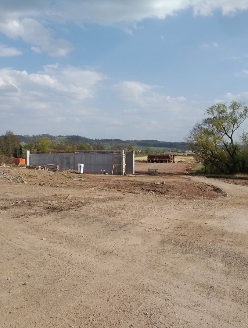 Pohled od mostu smer jih