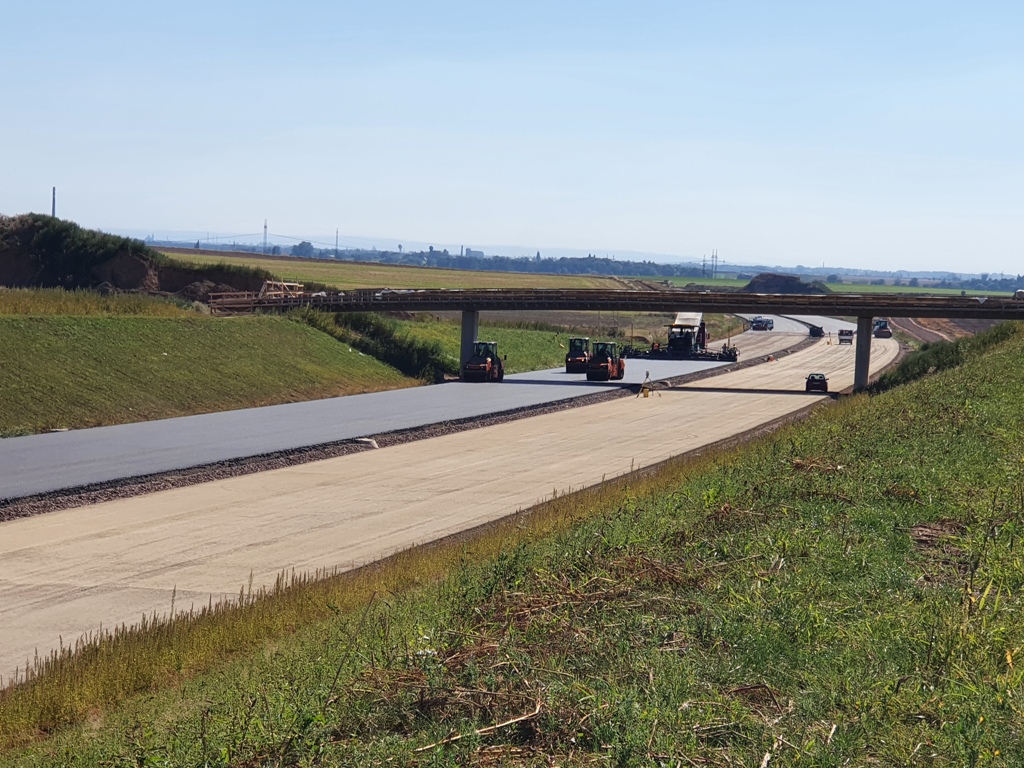 průsmyk Libina 300 m.n.m. :D Zde zatím končí asfalt, pohled je směr Praha.