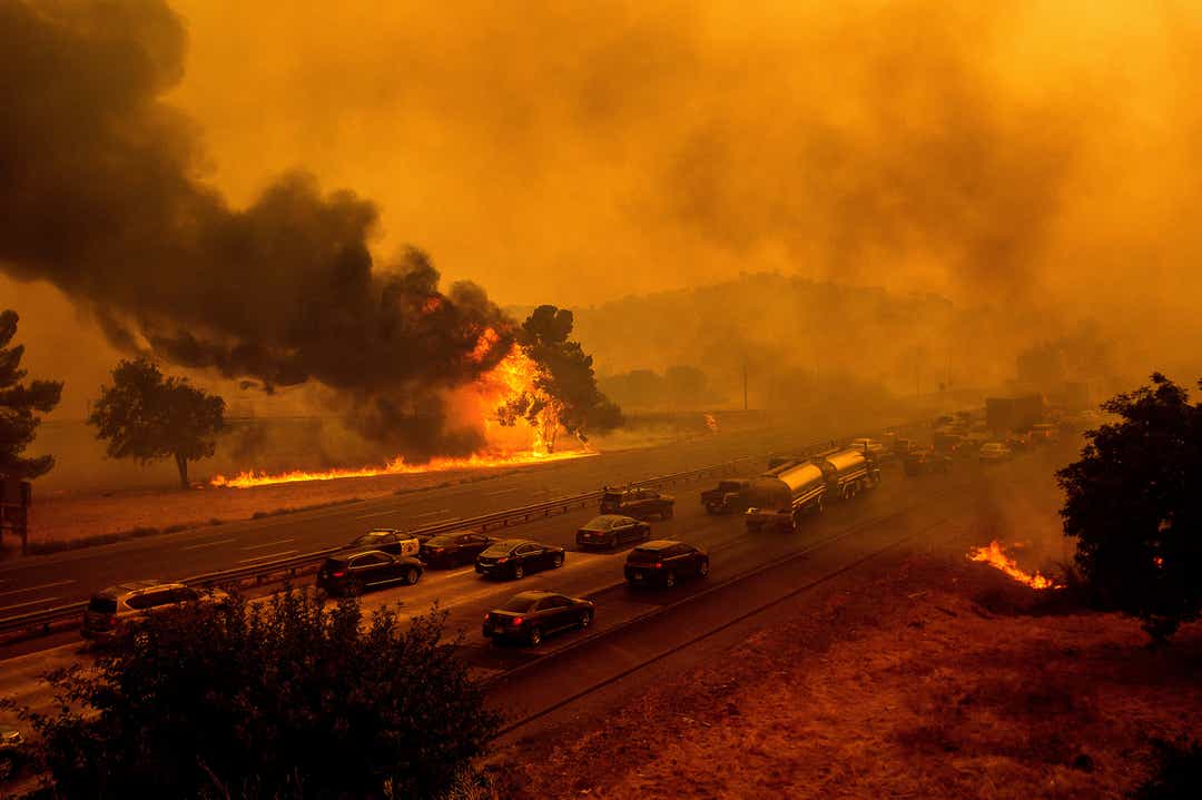 445296e7-bbcd-4dda-a84d-0d35384e3bb2-AP_APTOPIX_California_Wildfires_1.jpg