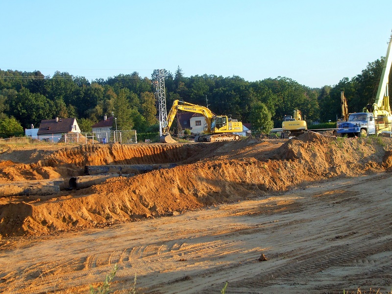 Roury bývalého vodovodního řadu musí ven