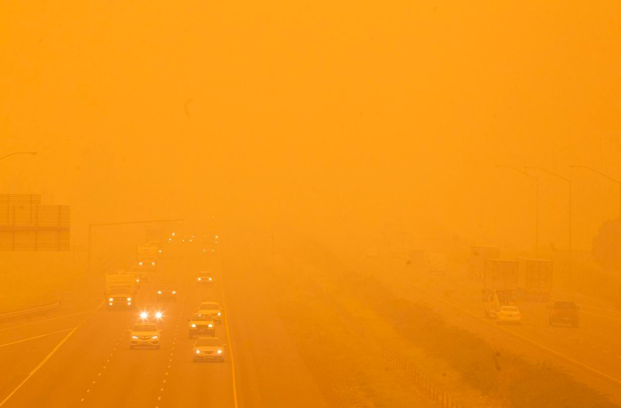 Evakuace z největšího města Portland. Město bylo v ohrožení. Viditelnost prakticky nulová.