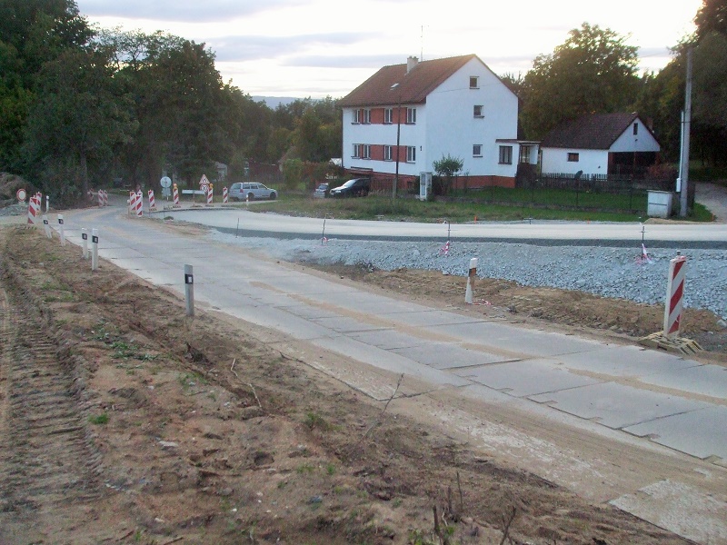 Provizorní komunikace po dobu stavby přeložky III/15523