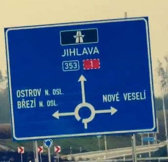 Červený přerušovaný rámeček.png