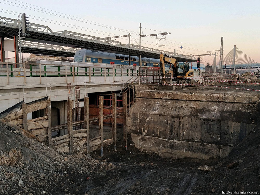 jižní betonový most odtěžený za opěrou