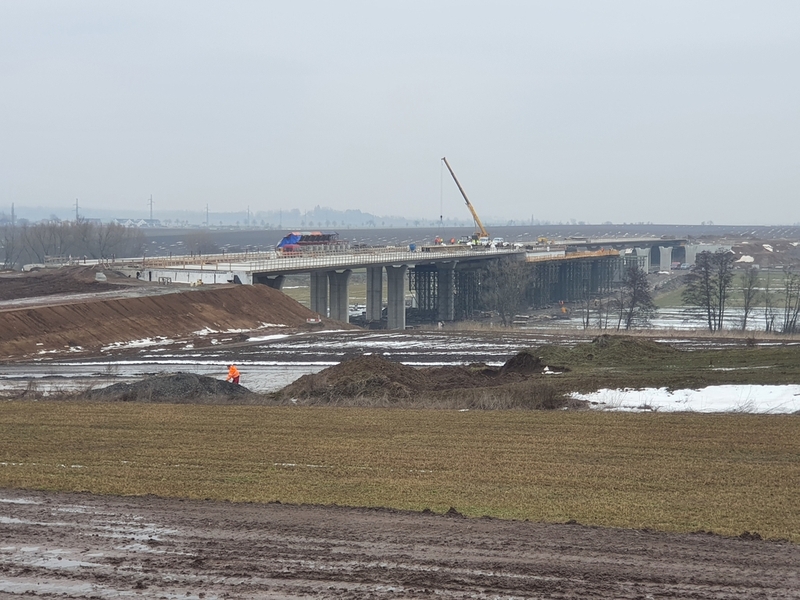 Pohled z nadjezdu do Sendražic na estakádu Trotina.