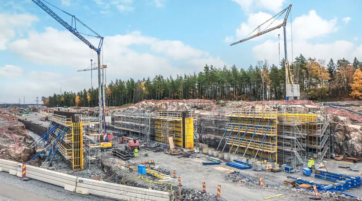 : Two concrete tunnels, four bridges, supporting walls and fire and sound insulation are being planned and built in Häggvik (1-6, photos courtesy of Doka