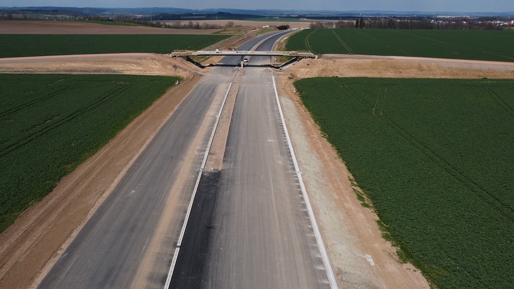 most na silnici Holohlavy - Habřina, směr Jaroměř