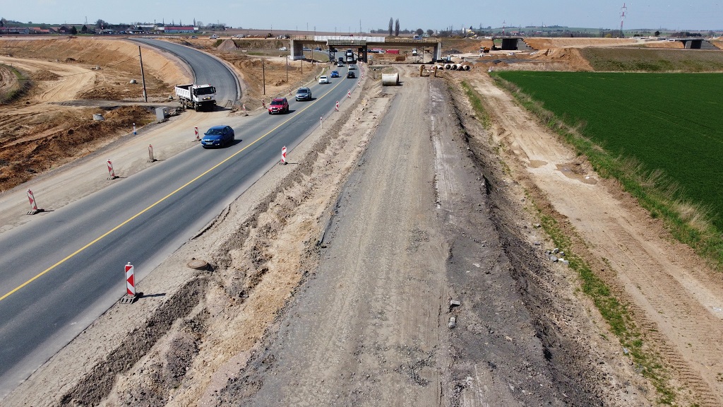 vjezd do MÚK od HK, vpravo směr Jaroměř