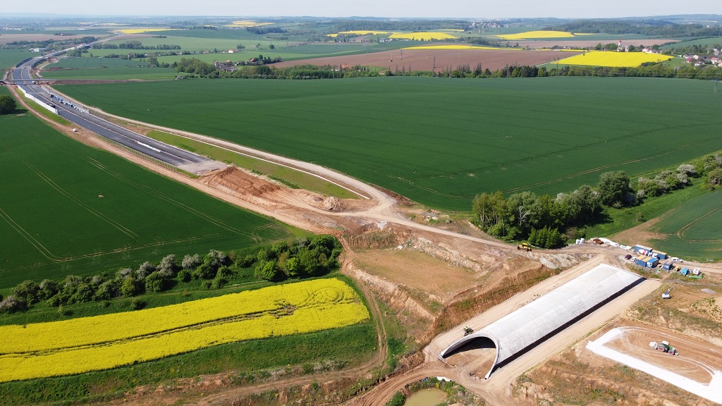 Trasa D11 od MÚK Jaroměř - sever, směr Hradec Králové.