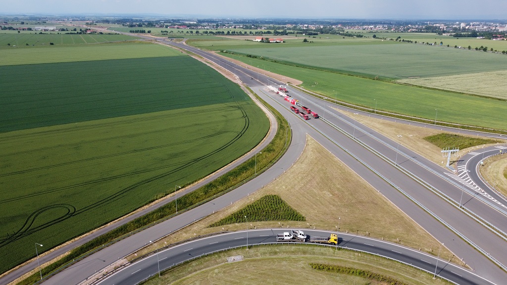 Trasa před MÚK, směr Jaroměř.