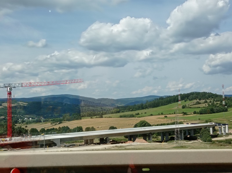 Estakáda přes potoky pod Andělskou horou.jpg