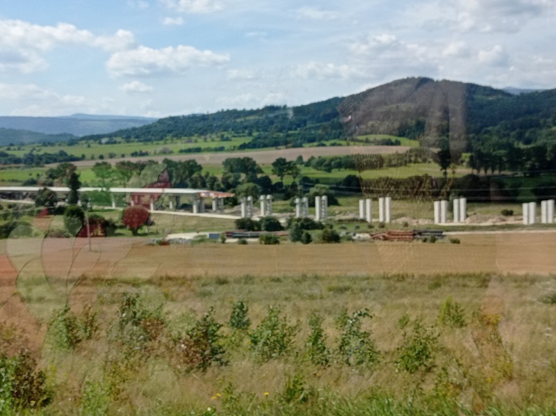 Soustava estakad přes údolí Bobru.jpg