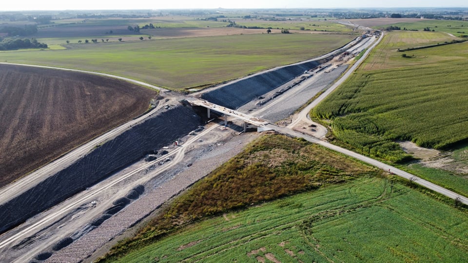 Časy-Ostrov 25.8.2021 (Most Uhersko-Čeradice,pohled směrem k odpočívce D.Roveň)