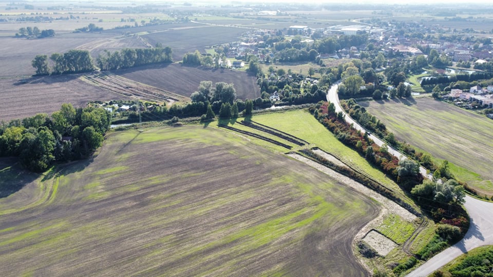 Časy-Ostrov,MUK Dašice.Z druhé strany aktuálně probíhá archelogický výzkum,obchvat Dašic 25.9.2021