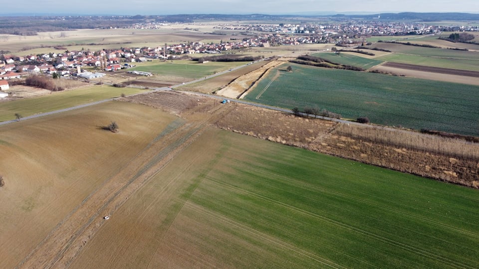 Přivaděč k D35 Holice-Časy 23.11.2021-Aktuálně probíhající archeologický průzkum.