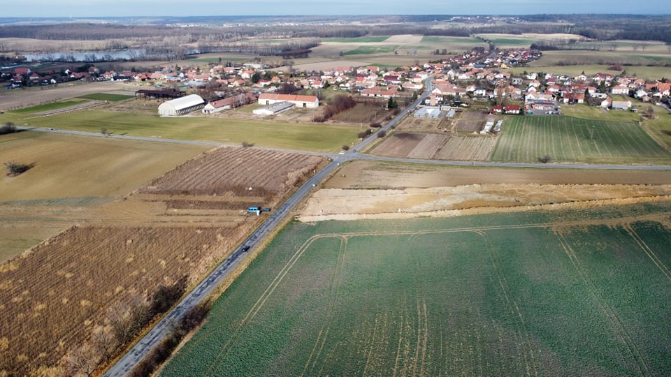 Přivaděč k D35 Holice-Časy 23.11.2021-Aktuálně probíhající archeologický průzkum.