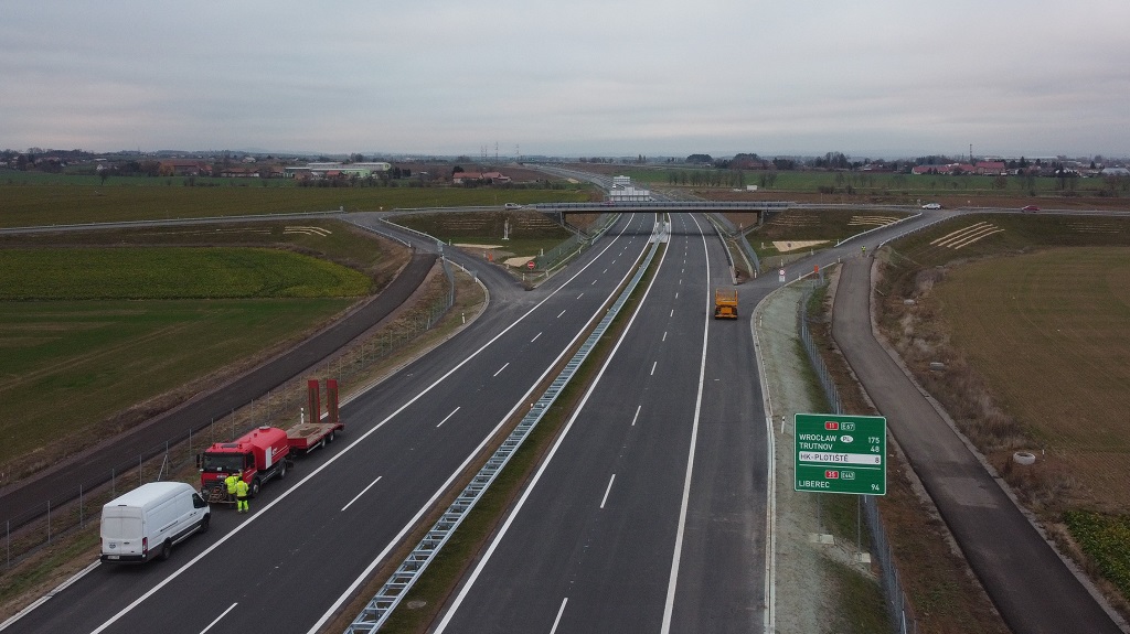 směr MÚK Plotiště (nadjezd ulice Zelená)