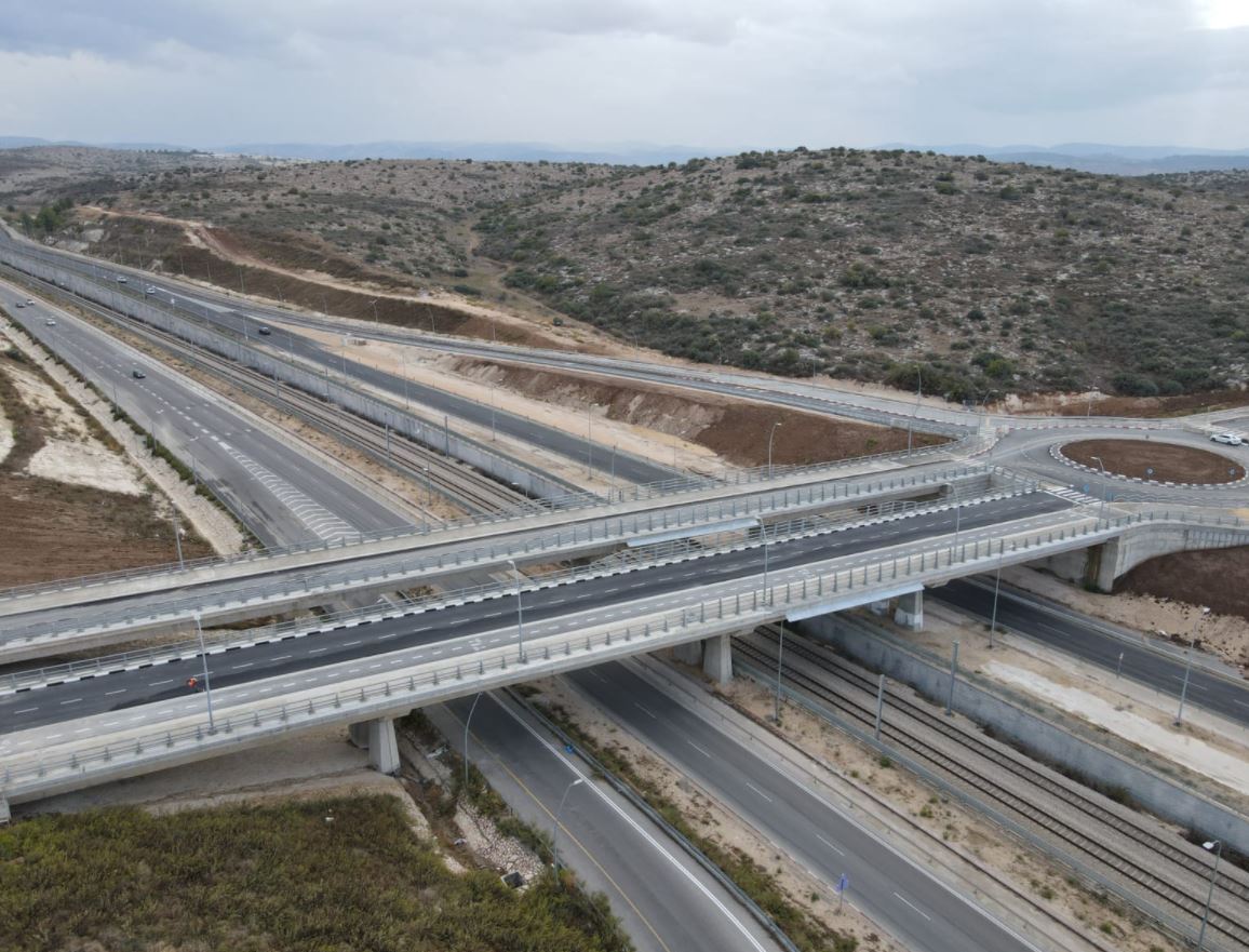 upgrade nedaleko uzlu 431x44, kde je další "uzlík" i s navazující cyklo- a pěší infrastrukturou<br /><br />pamatuje se na dostupnost hasičských sborů