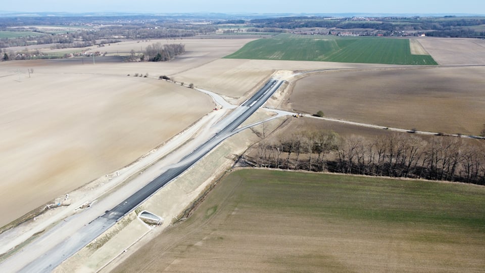 27.3.2022 Časy-Ostrov. Dočasný konec dálnice Ostrov.