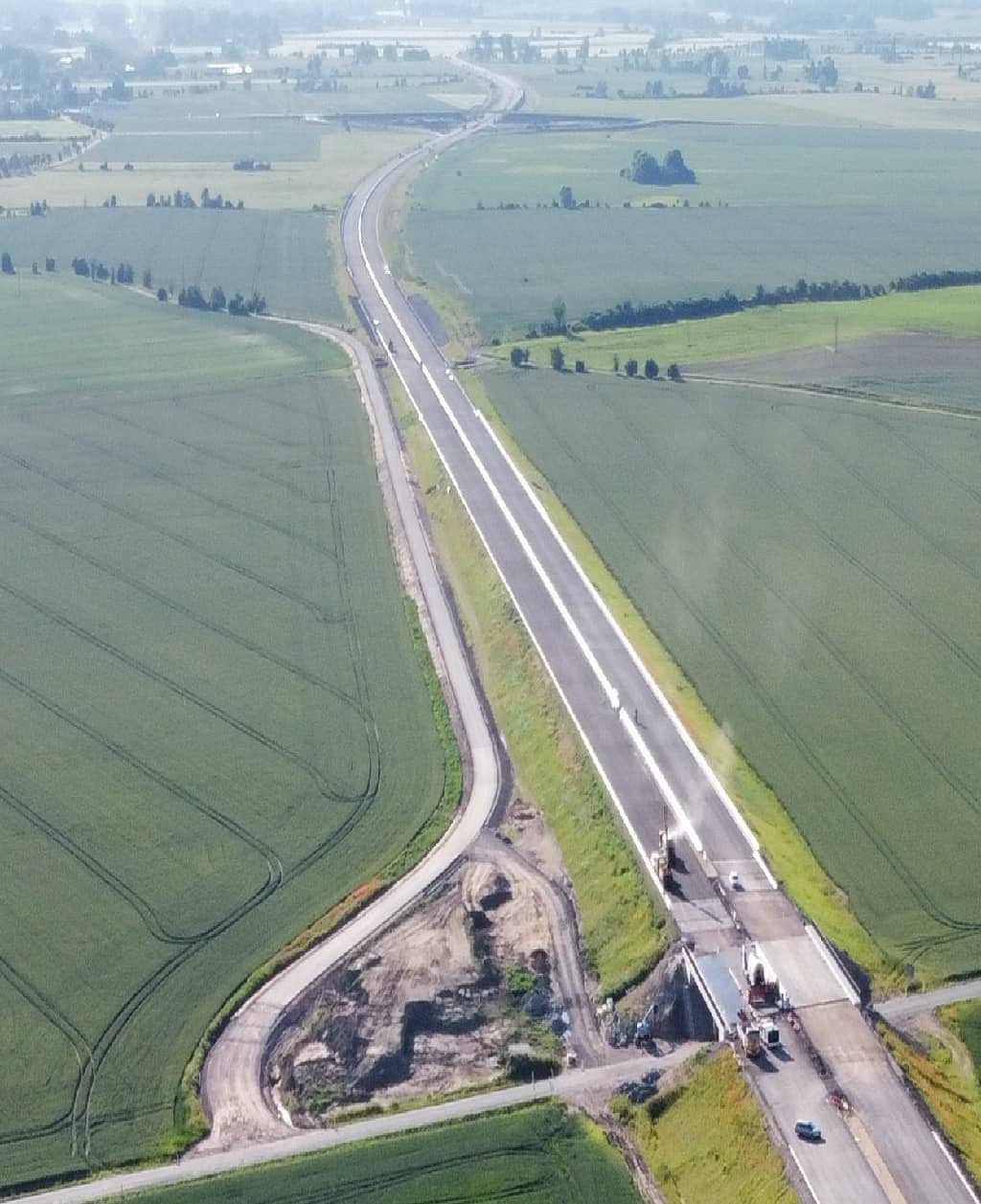 8.6.2022 D.Roveň-v pozadí MUK Dašice