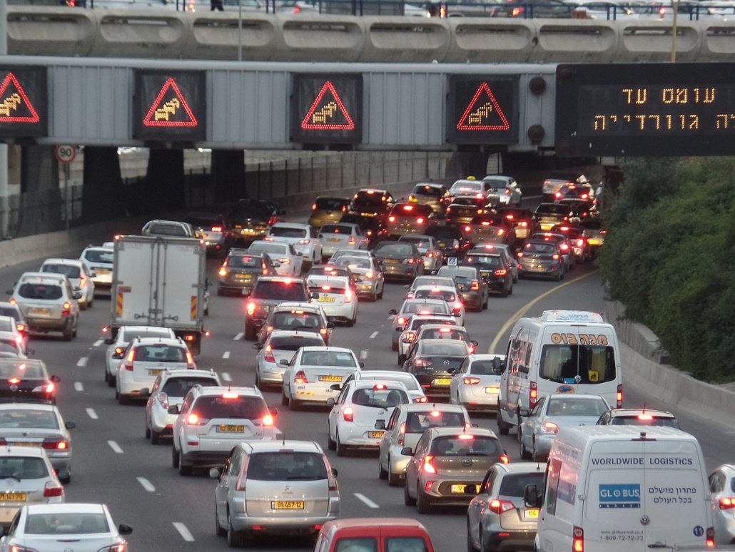 typická situace ve špičce ... trvá to roky, ještě pár let bude - než se dostaví linky metra