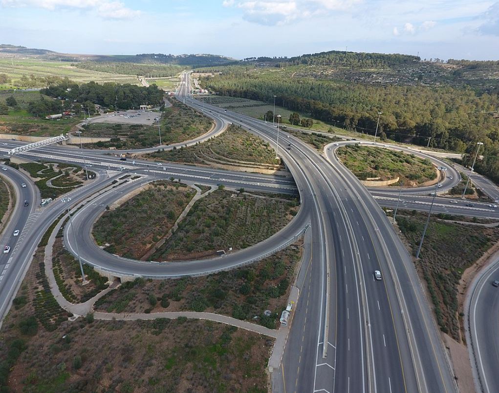 MÚK Golani: 77 x 65