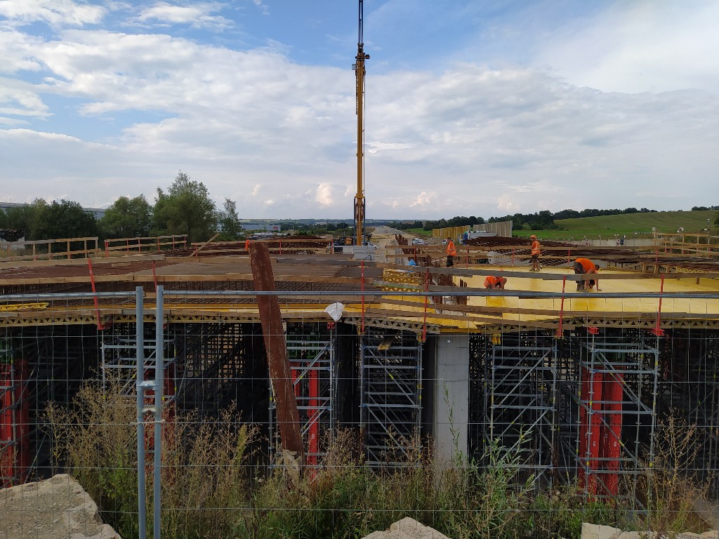 Konečně začali přípravy betonáže stropu podjezdu Rudolfovské