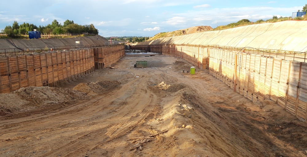 Pohled do tunelu cca z Ledenické ulice (II/157)