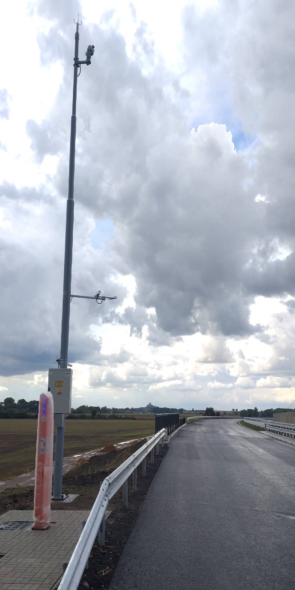 10.9.2022 Dašice-Meteo-kamera-SOS už svítí :)  (Při akci Časovka Časy-cyklistický závod na D35)