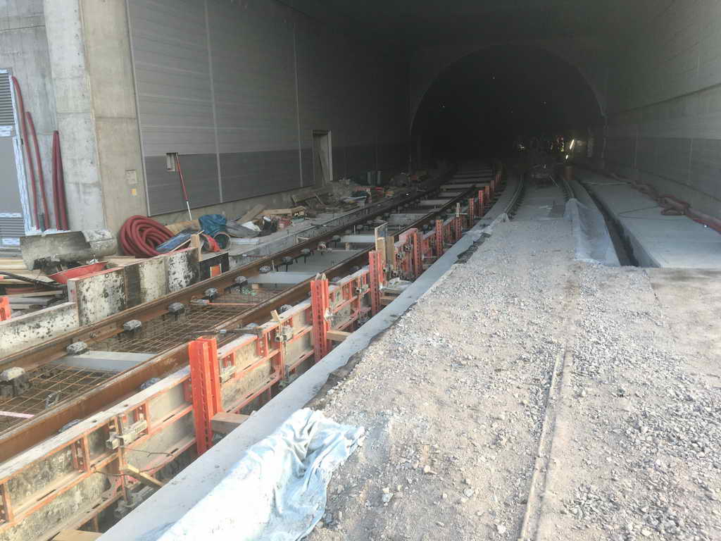 severní vjezd do tunelu - příprava pro betonáž pevné kolejové dráhy