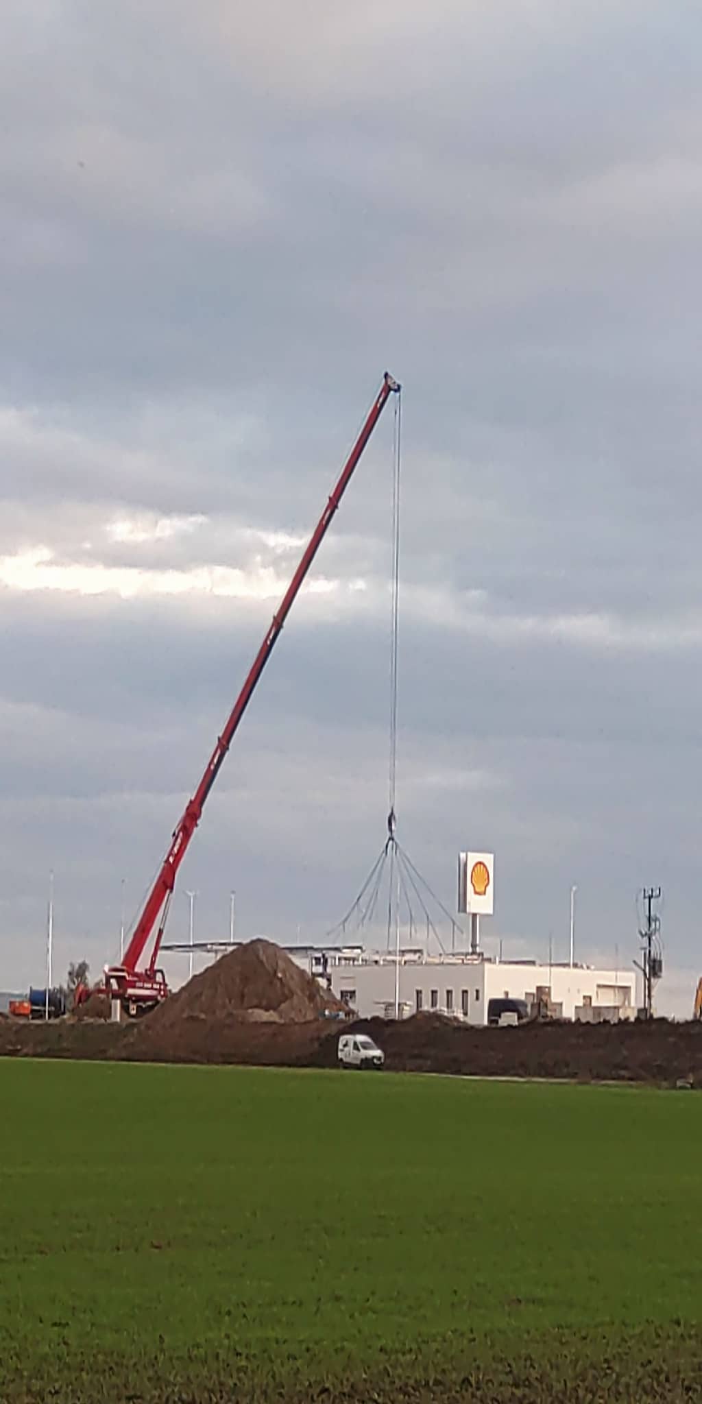 2.11.2022 Odpočívka Dolní Roveň-Montáž střešní konstrukce.